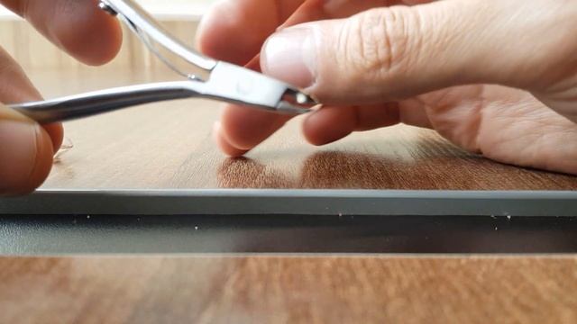 Что делать с мелкими заусенцами? Маникюрные кутикульные кусачки смотреть онлайн