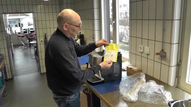 Unboxing De'Longhi Magnifica Start смотреть онлайн