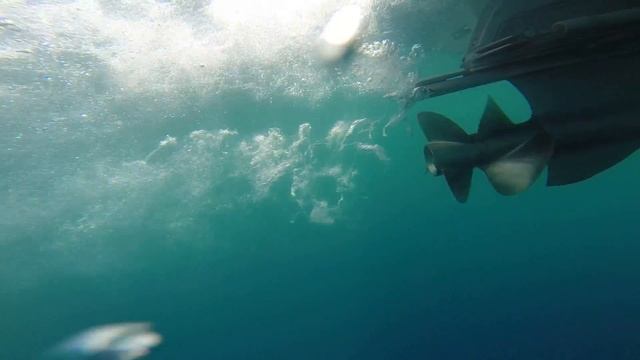 Regal 2250 - Volvo Penta 5.7 GXi Start up, under water view, GoPro смотреть онлайн