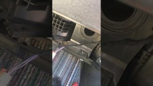 Замена фильтра салона т6