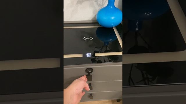 Умная прикроватная тумба с подсветкой и зарядкой LevelDesk смотреть онлайн