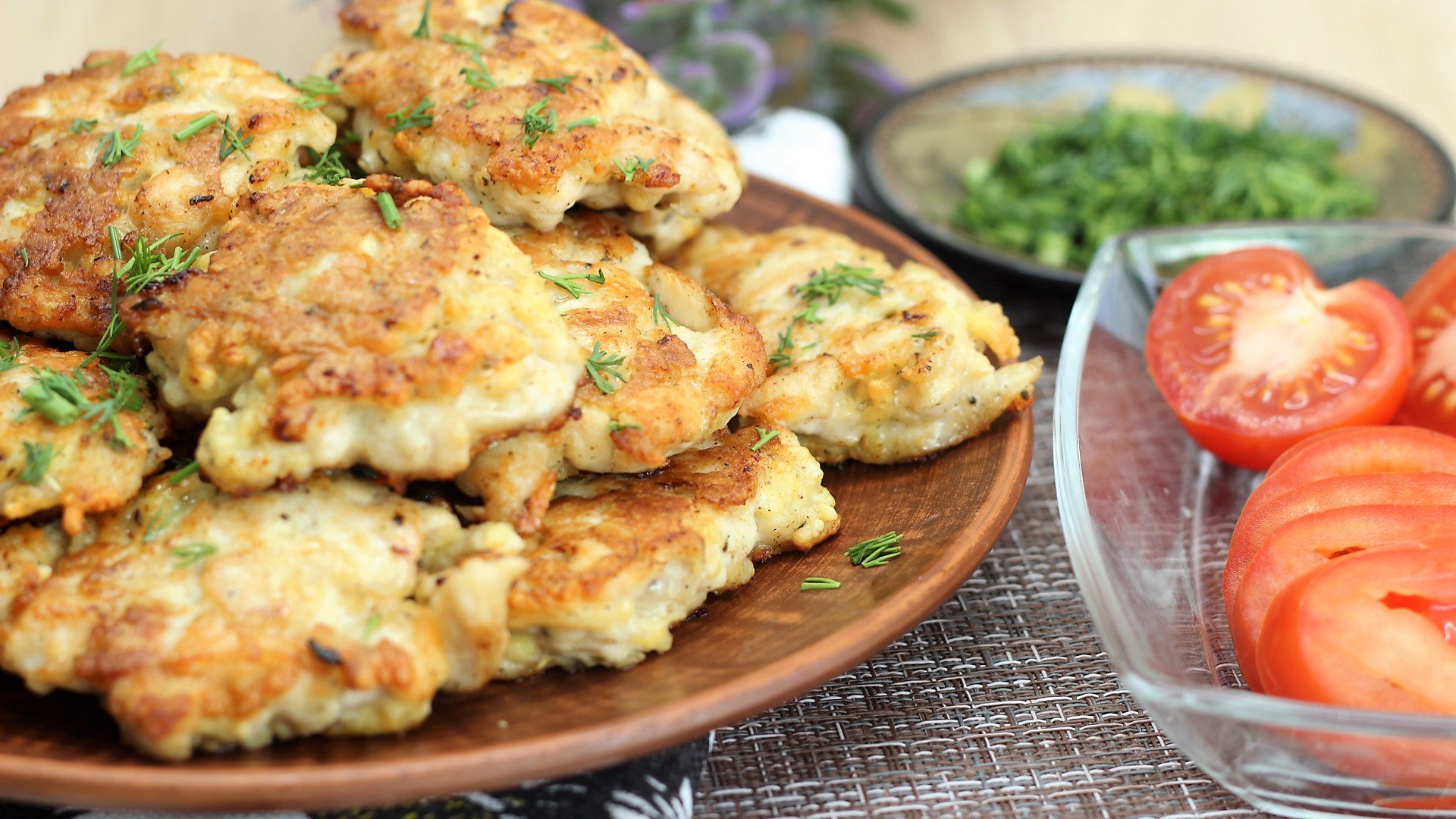 Котлеты рубленые из куриной грудки?Приятного просмотра. смотреть онлайн