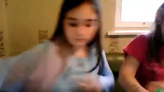 Я и моя подруга Алёна,рисуем рисунки))))