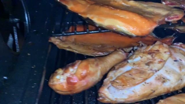 Испытание новой коптилки с гранулами. Копчение курицы и рыбы. смотреть онлайн