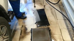 Мойка радиатора двигателя кёрхером