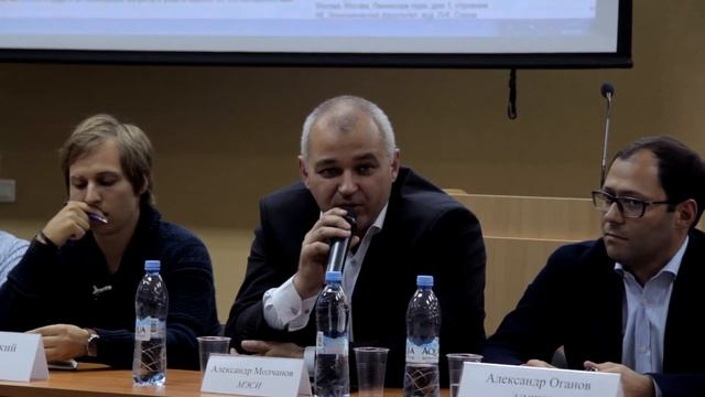 "Онлайн-образование в России — Работает или нет?" Круглый стол в МГУ. смотреть онлайн