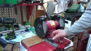 Самодельная приспособа  для  заточка  на наждаке   часть -  2я.