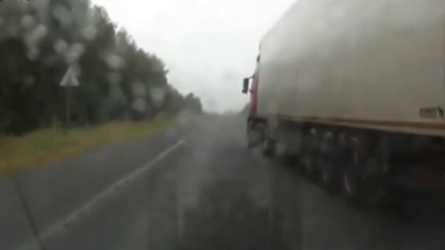 Водитель фуры не дает совершить обгон смотреть онлайн