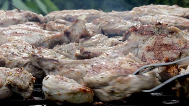 Говяжий СТЕЙК на мангале во всей красоте! Не оставит равнодушных никого! смотреть онлайн