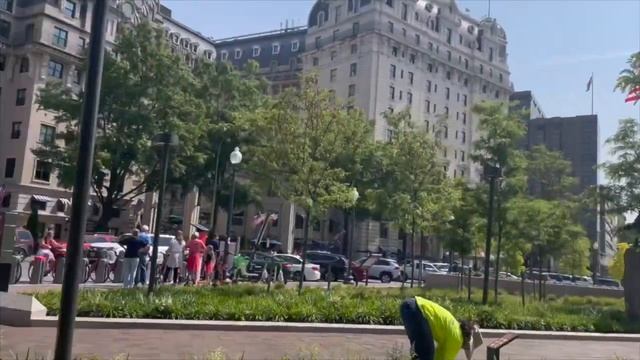 В столице: художественная галерея, Белый дом и окрестности смотреть онлайн