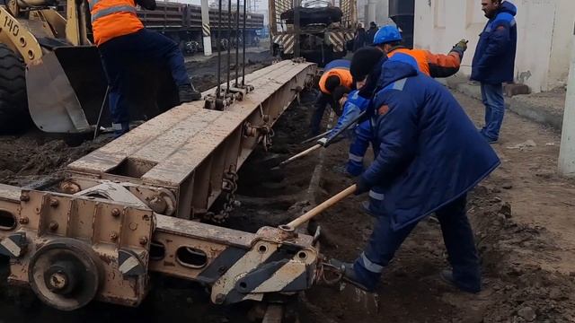 The work of the track machine station on the railway - Работа путевой машинной станции смотреть онлайн