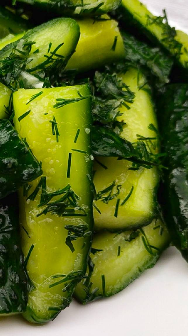 На Вкус просто Волшебно!Малосольные огурчики в целлофановом пакете за 30 мин! 👍 смотреть онлайн