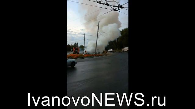 Горит автомобиль на кольце автовокзалала в Иванове смотреть онлайн