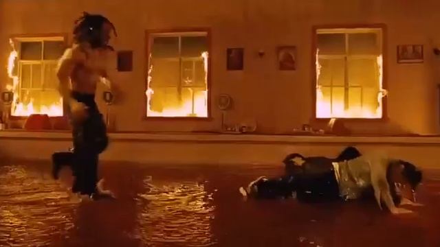 Cena de luta do capoeirista (Filme O PROTETOR) смотреть онлайн