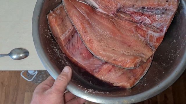 ЛОСОСЬ ХОЛОДНОГО КОПЧЕНИЕ. Красная рыба кета, нежная, вкусная. смотреть онлайн