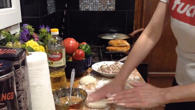 ПИРОЖКИ С КАПУСТОЙ И ФАРШЕМ, БЕЛЯШИ,ТЕФТЕЛИ. смотреть онлайн