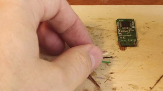 Сломал разъем флешки, восстановление USB флеш накопителя. Сорванные места пайки разъема подключения смотреть онлайн