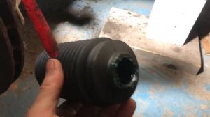 ЗАМЕНА ПЫЛЬНИКА РУЛЕВОЙ РЕЙКИ НА ФОЛЬКСВАГЕН Т4!!!