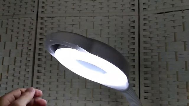 Обзор лампы-лупы с USB и полкой для инструментов. 120 LED смотреть онлайн