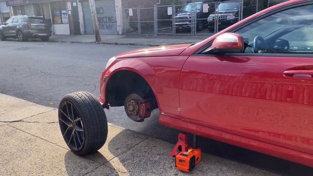 Red 09 W204 Mercedes Benz C300 Sport tire replacement and cold start смотреть онлайн