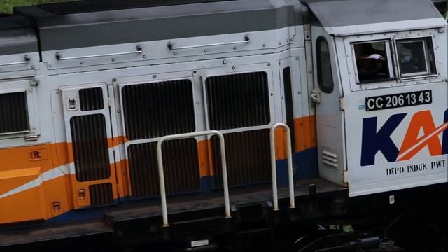 Double Diesel Running Light on The Sharp Curves Java Railroad смотреть онлайн