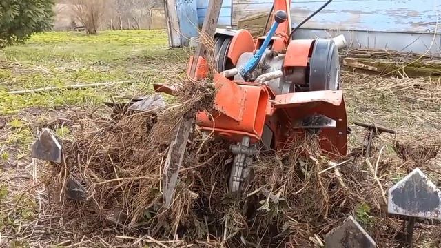 Первая попытка разработать часть огорода. Мотоблок сломался. смотреть онлайн
