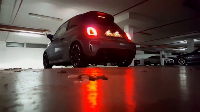 Abarth 595 Competizione - cold start [ Amazing exhaust sound, revs ] смотреть онлайн