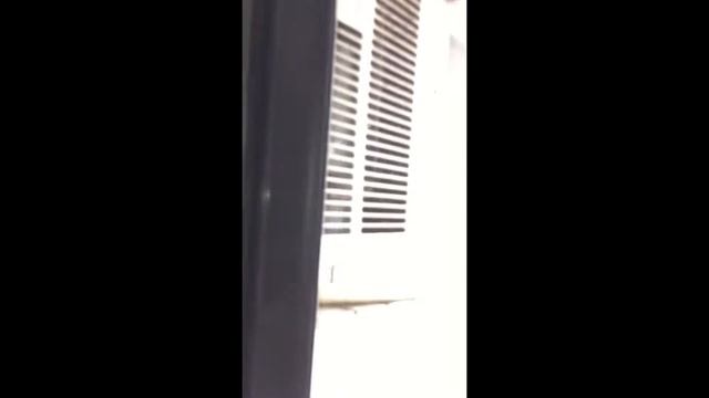 Carrier brand air conditioner in my living room on cooling mode (SHOWING CONDENSER) смотреть онлайн