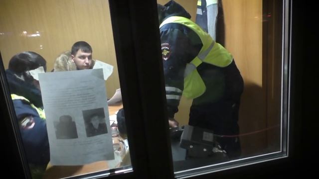 Ст.19.3 КоАП РФ против ст.286 УК РФ. Как я провел ночь в камере за соблюдение закона. Очередь за ДП смотреть онлайн
