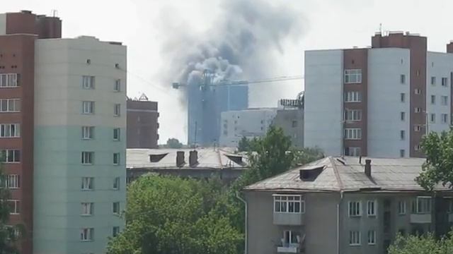 Горит здание Сан-Сити в Новосибирске смотреть онлайн