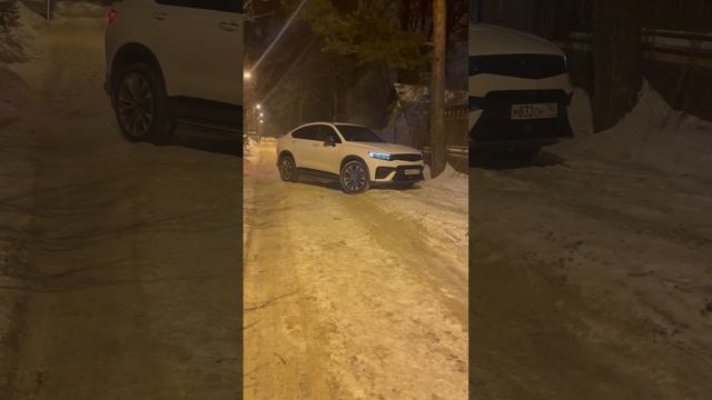 Geely Tugella ?Переключение режимов (из комфорта в бездорожье) смотреть онлайн
