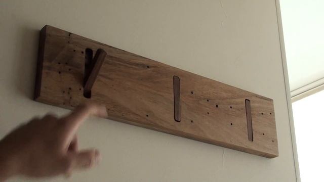 Деревянная настенная вешалка из ореха. смотреть онлайн