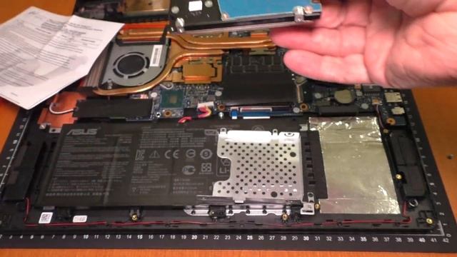 Как заменить жесткий диск в ноутбуке Asus TUF Gaming FX705G на HDD Toshiba L200 смотреть онлайн