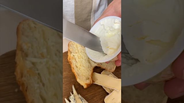 ОЧЕНЬ ВКУСНО! Круассан с красной рыбой! Сыр с плесенью! смотреть онлайн