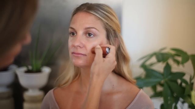 How to Use a Blush Stick : Makeup Vice смотреть онлайн