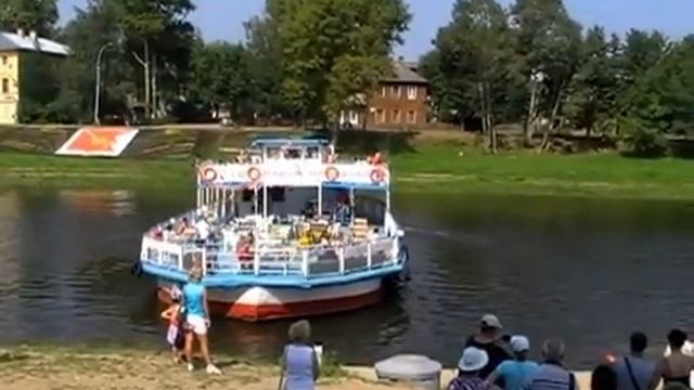 Вологда рулит! Столкновение прогулочных пароходов на Дне города в Вологде. смотреть онлайн