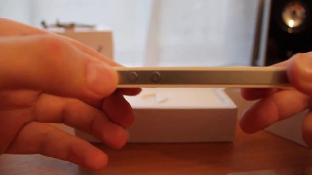 Распаковка официального белого iPhone 4 смотреть онлайн