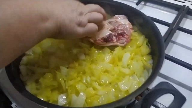 Куриные бедрышки в луковой подливке. Курица "по-еврейски" смотреть онлайн