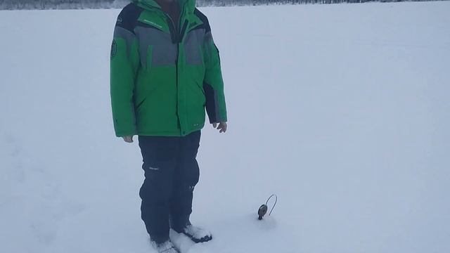 Первая зимняя рыбалка 2023/24 на Кольском Полуострове/Opening fishing on the Kola Peninsula смотреть онлайн