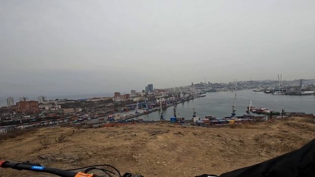 ЗАЕХАЛ НА СОПКУ. КАТАЮСЬ ПО ГОРОДУ НА ВЕЛОСИПЕДЕ. смотреть онлайн