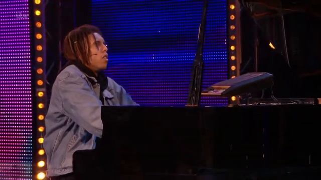 Игра на пианино просто завораживает смотреть онлайн