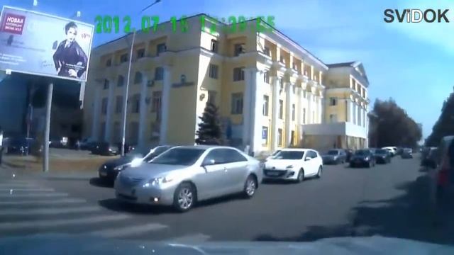 ПРИКОЛ СКУТЕР РАЗЪЕЗЖАЕТ КАК ХОЧЕТ смотреть онлайн