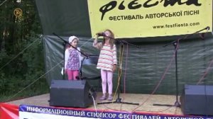 Маленькая девочка поёт песню «Катюша». Очень душевно и красиво.