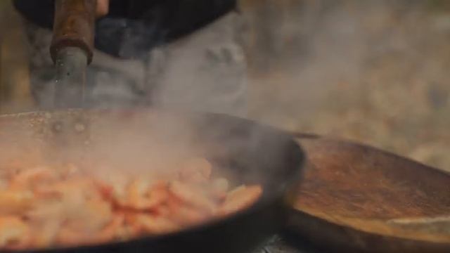 BEST GIANT PAELLA ? - ASMR COOKING AT ABANDONED FACTORY ? смотреть онлайн