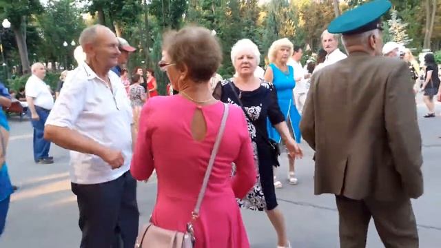 Я НАЧАЛА УСТАВАТЬ! ЛЕТО 2021 ХАРЬКОВ ПАРК ГОРЬКОГО смотреть онлайн