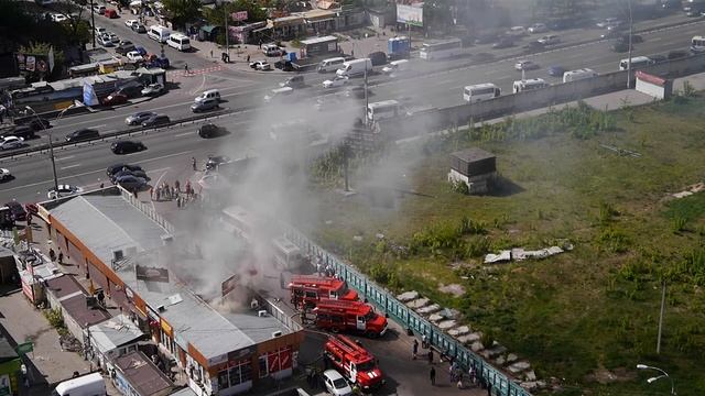 Пожар возле станции метро "Житомирская". Киев. Украина. 03.05.2018 смотреть онлайн