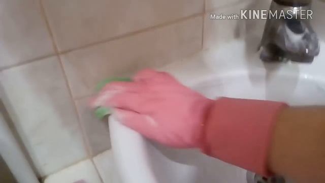 Муж дома. Уборка в туалете к Новому году! смотреть онлайн