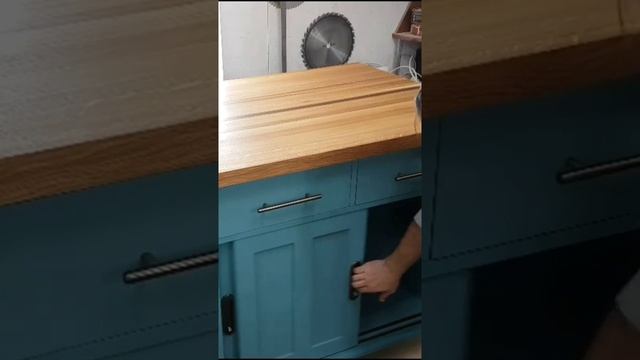 Кухонный остров, скользящие дверцы. смотреть онлайн