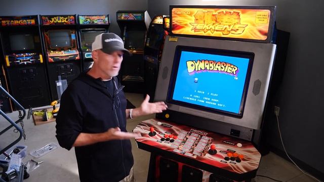 Unico 26" Arcade LCD Monitor in a Namco Tekken 5 Gaming Cabinet смотреть онлайн