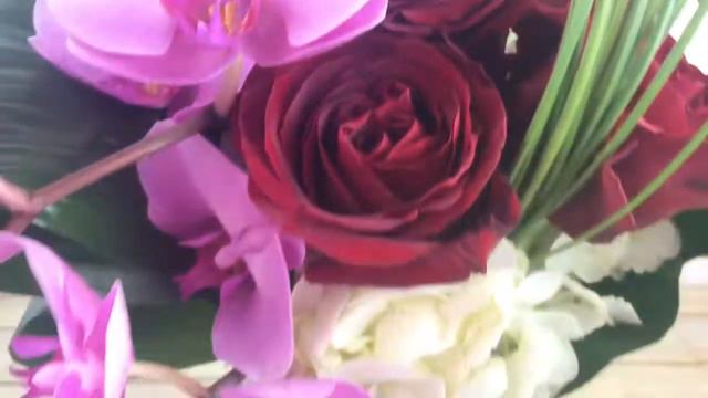 Vase Arrangement Red Flair смотреть онлайн